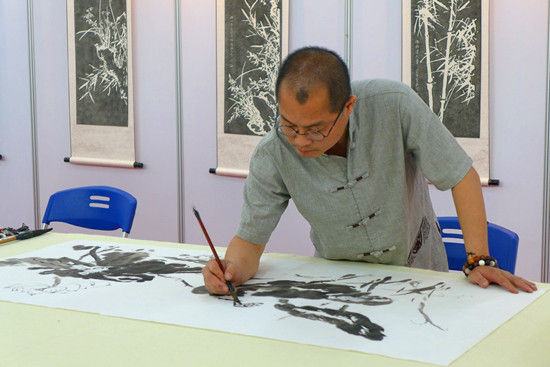2014中越邊交會(huì)圓滿(mǎn)舉行，河口“紅河旅游特色主題館”成焦點(diǎn)